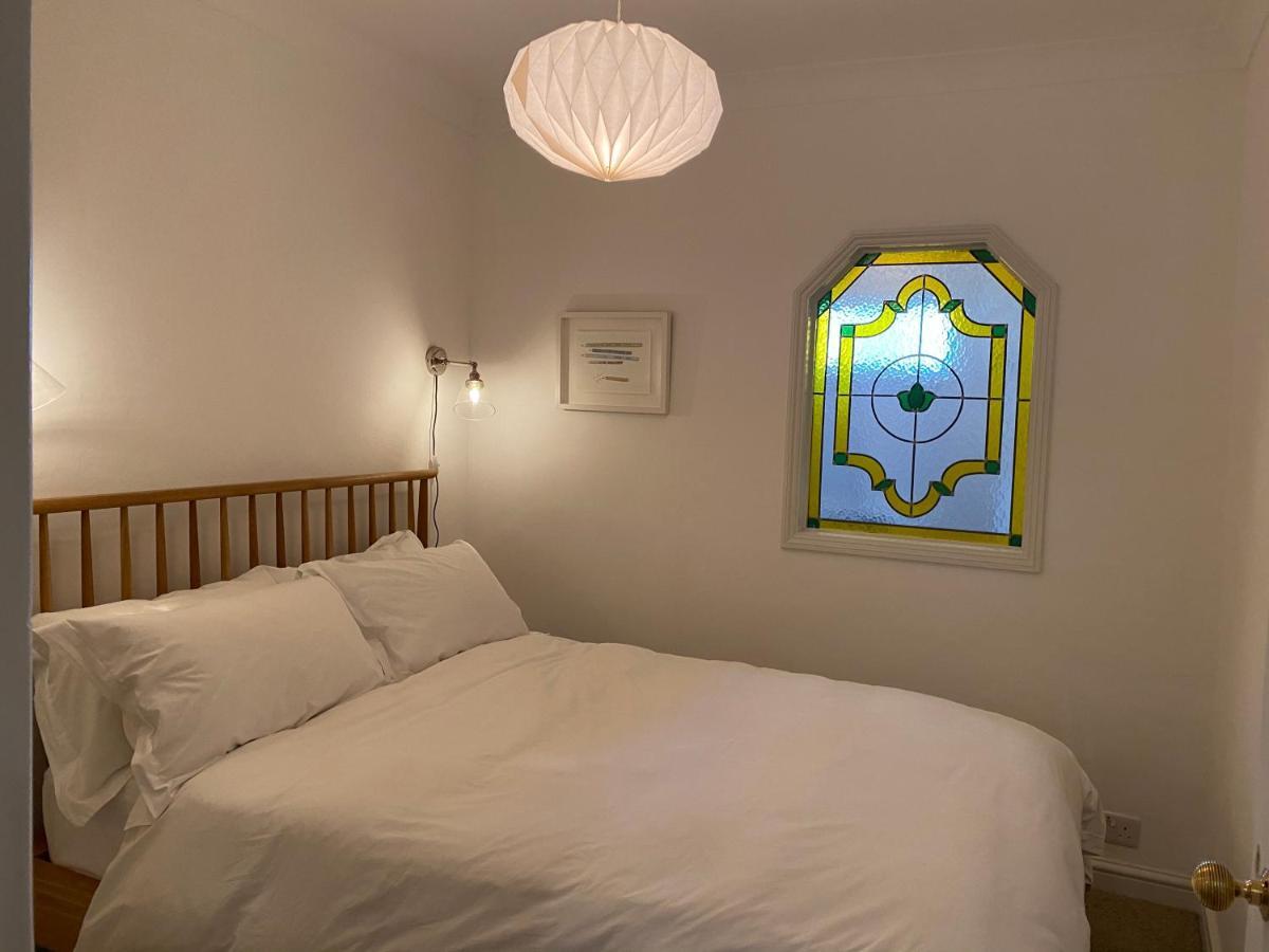 Stunning Apartment Opposite Cowdray Ruins In Heart Of Midhurst Eksteriør bilde