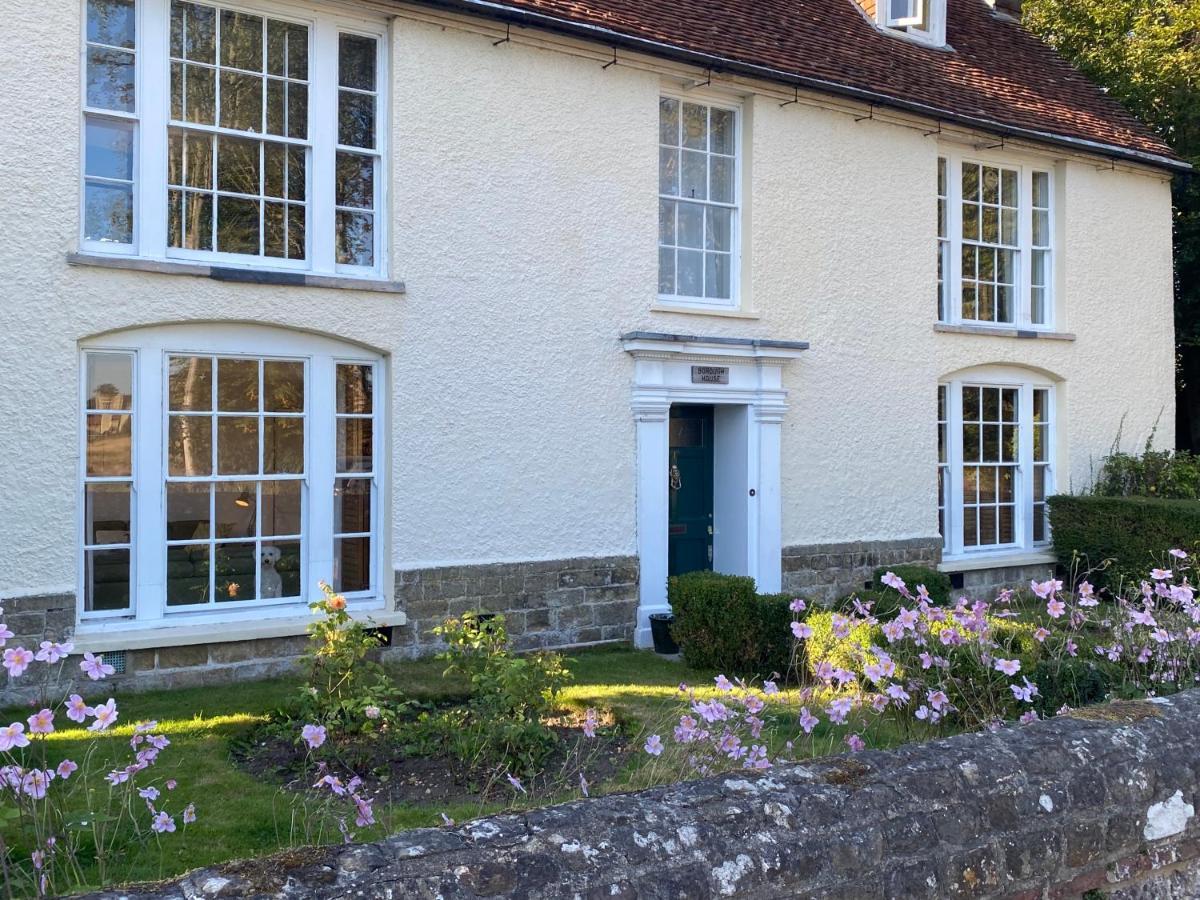 Stunning Apartment Opposite Cowdray Ruins In Heart Of Midhurst Eksteriør bilde