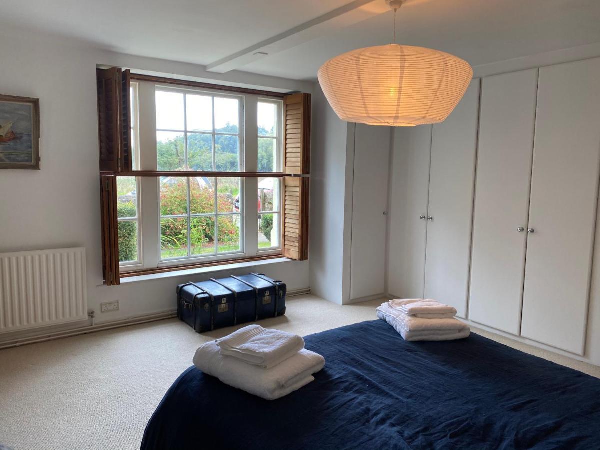 Stunning Apartment Opposite Cowdray Ruins In Heart Of Midhurst Eksteriør bilde