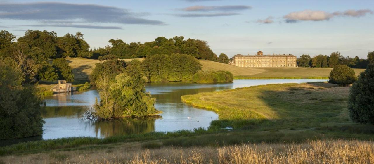 Stunning Apartment Opposite Cowdray Ruins In Heart Of Midhurst Eksteriør bilde