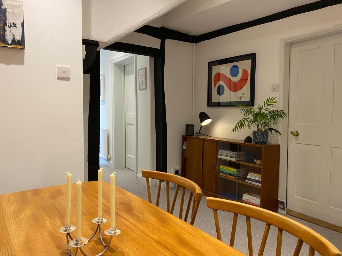 Stunning Apartment Opposite Cowdray Ruins In Heart Of Midhurst Eksteriør bilde