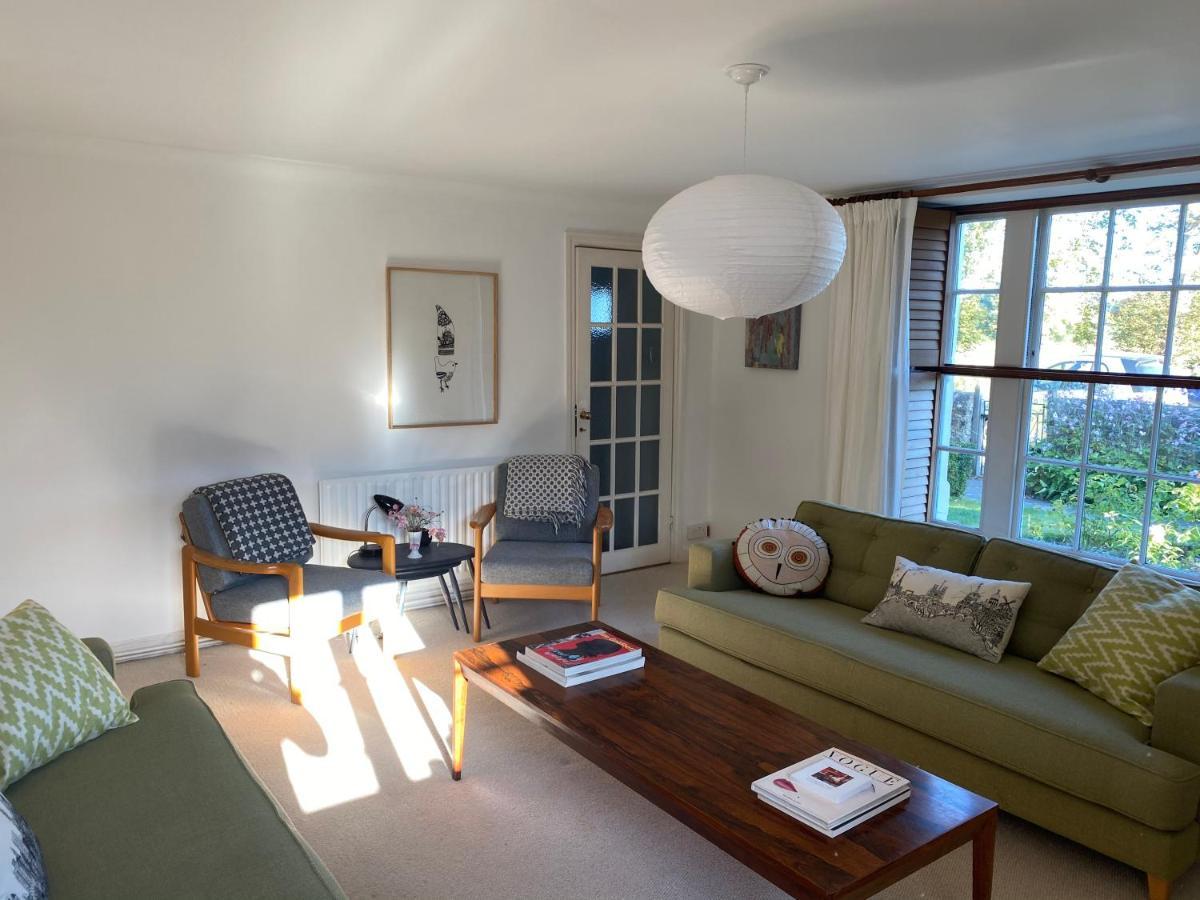 Stunning Apartment Opposite Cowdray Ruins In Heart Of Midhurst Eksteriør bilde