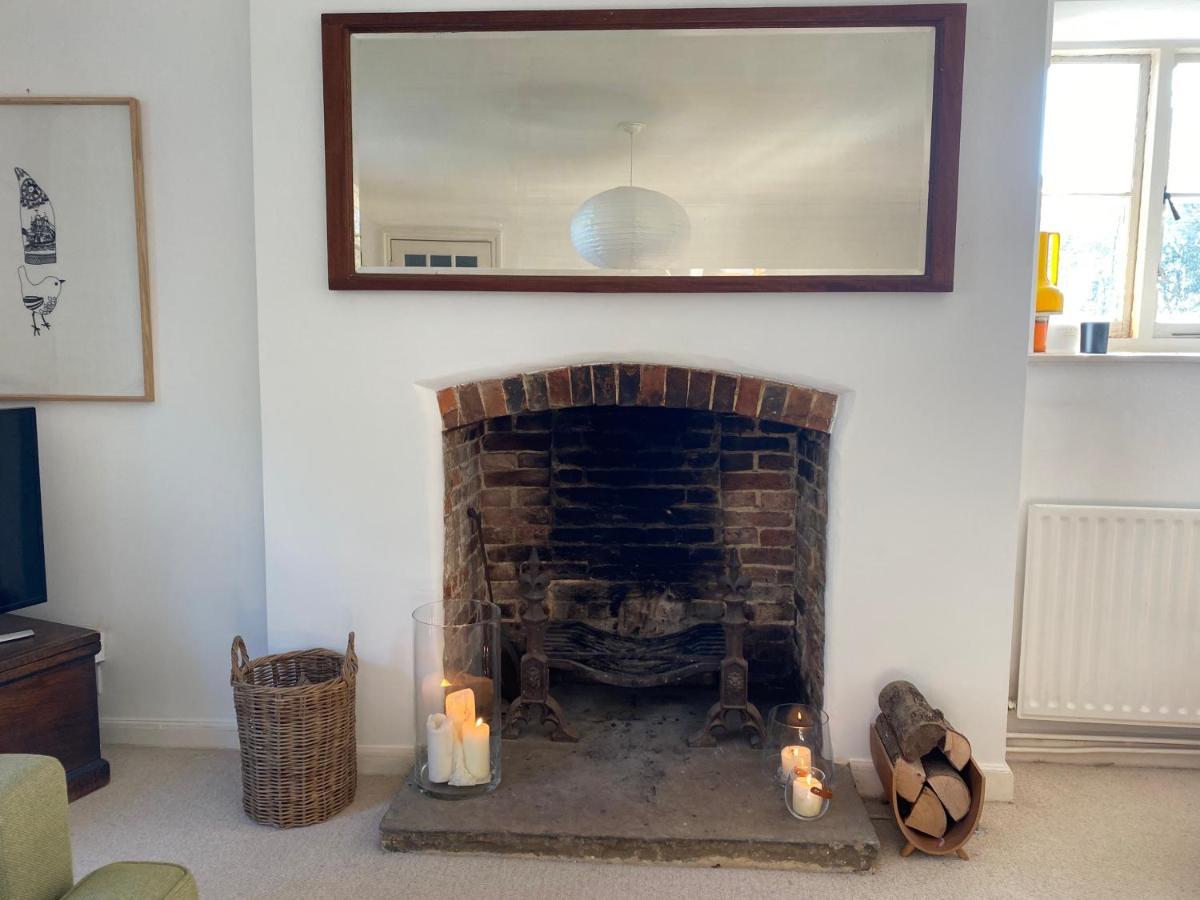 Stunning Apartment Opposite Cowdray Ruins In Heart Of Midhurst Eksteriør bilde