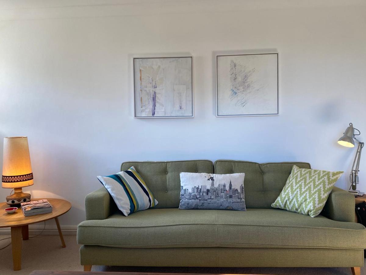 Stunning Apartment Opposite Cowdray Ruins In Heart Of Midhurst Eksteriør bilde
