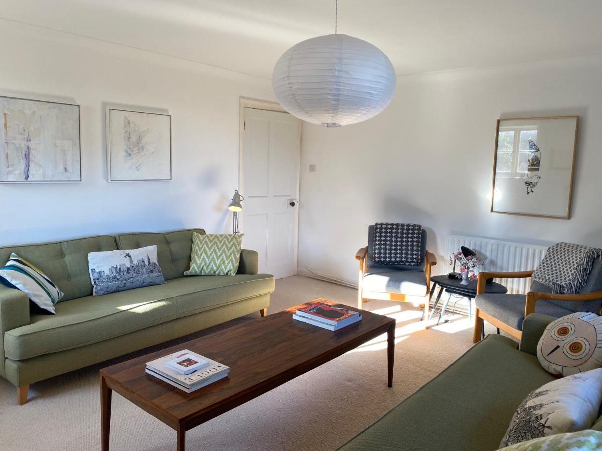 Stunning Apartment Opposite Cowdray Ruins In Heart Of Midhurst Eksteriør bilde