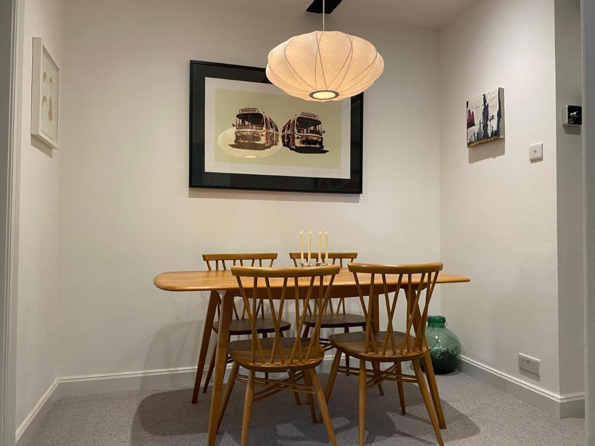 Stunning Apartment Opposite Cowdray Ruins In Heart Of Midhurst Eksteriør bilde