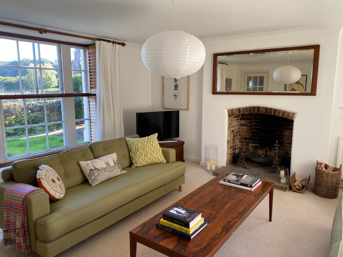 Stunning Apartment Opposite Cowdray Ruins In Heart Of Midhurst Eksteriør bilde